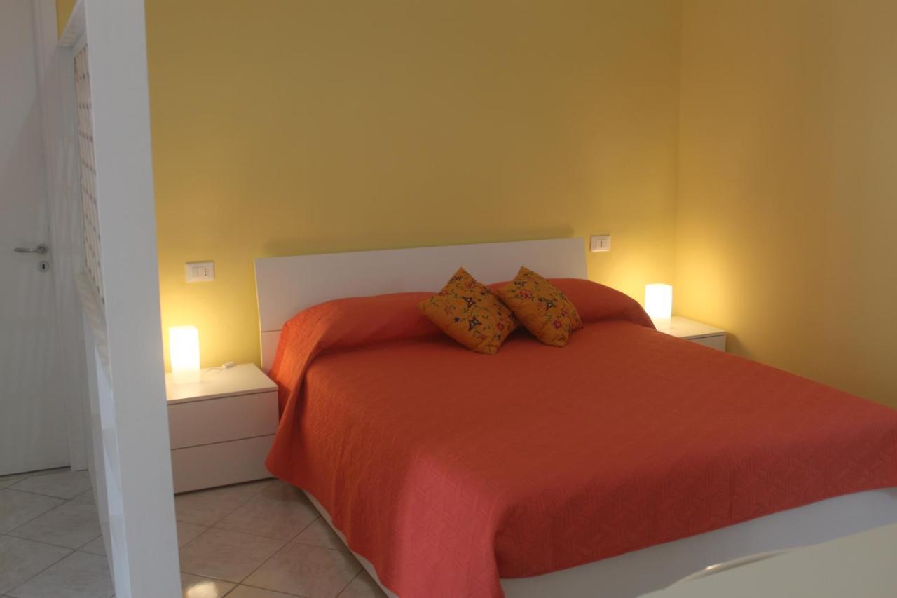 Camere Dieci Maggio- Beb Dory, Nemo, Guizzo Ponza Dış mekan fotoğraf