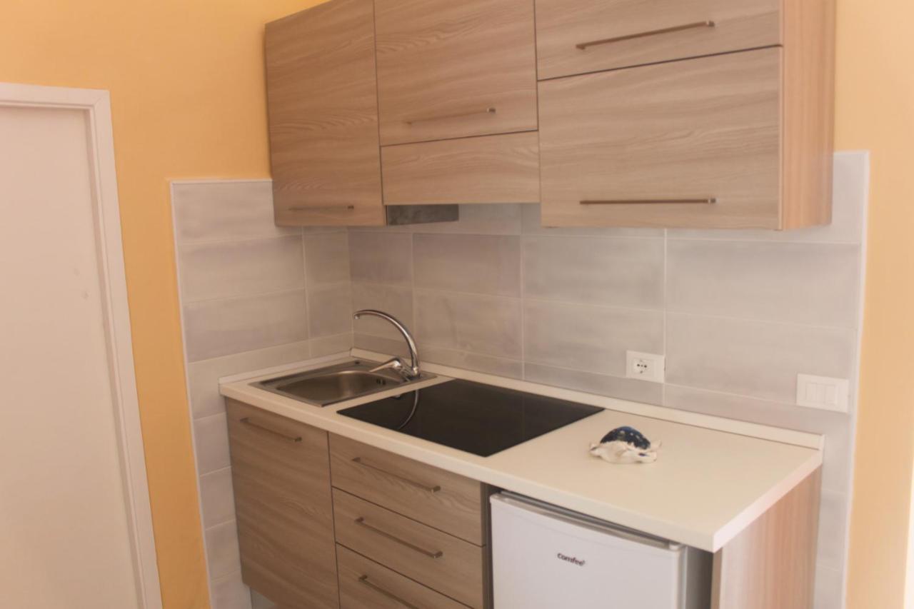 Camere Dieci Maggio- Beb Dory, Nemo, Guizzo Ponza Dış mekan fotoğraf