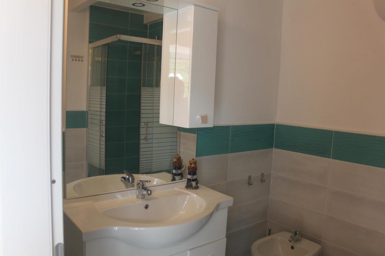 Camere Dieci Maggio- Beb Dory, Nemo, Guizzo Ponza Dış mekan fotoğraf