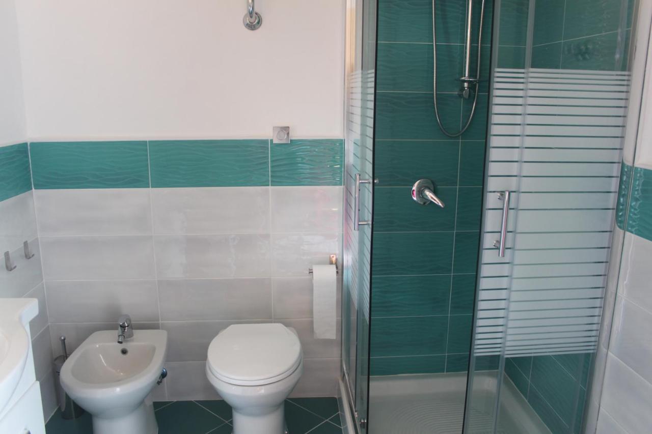 Camere Dieci Maggio- Beb Dory, Nemo, Guizzo Ponza Dış mekan fotoğraf