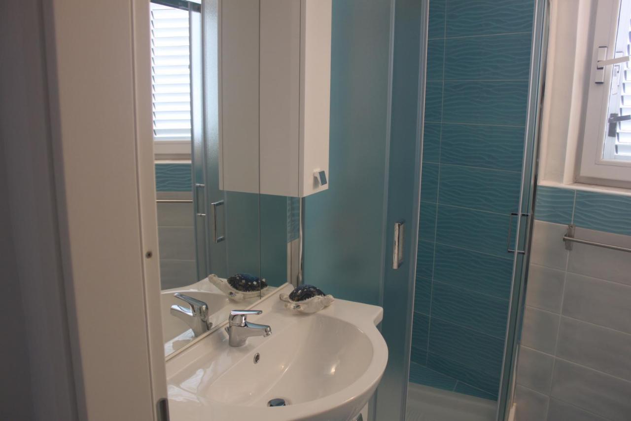 Camere Dieci Maggio- Beb Dory, Nemo, Guizzo Ponza Dış mekan fotoğraf
