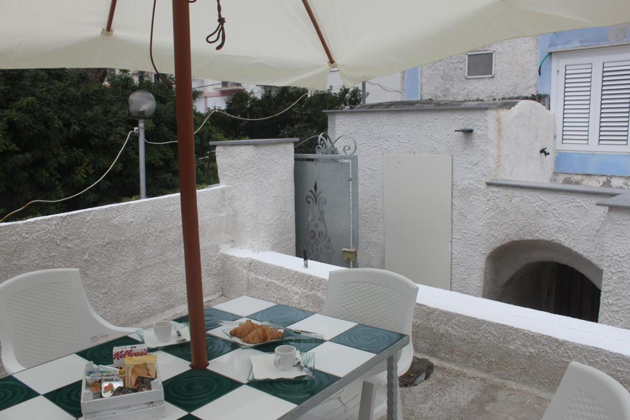 Camere Dieci Maggio- Beb Dory, Nemo, Guizzo Ponza Dış mekan fotoğraf