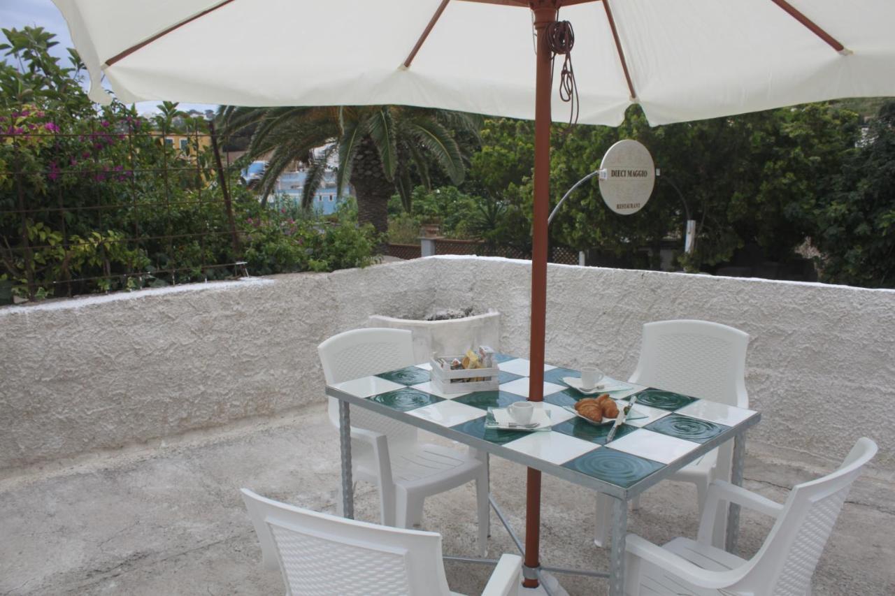 Camere Dieci Maggio- Beb Dory, Nemo, Guizzo Ponza Dış mekan fotoğraf