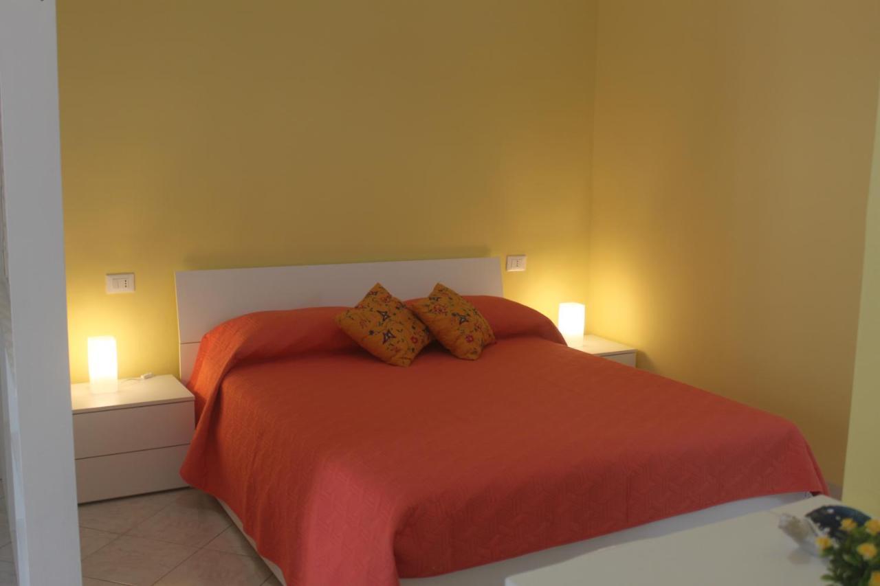 Camere Dieci Maggio- Beb Dory, Nemo, Guizzo Ponza Dış mekan fotoğraf